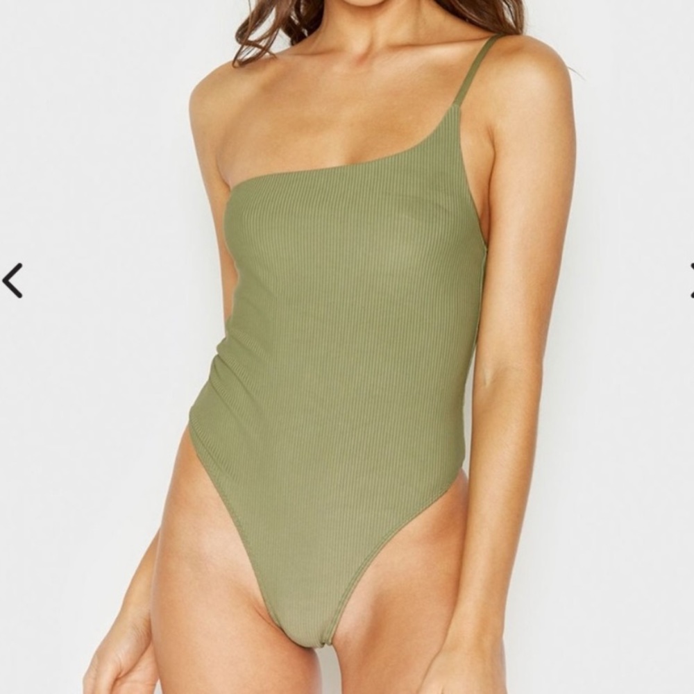 Frankie’s ELIZA one piece 🌴